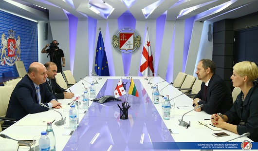 ფინანსთა მინისტრი ნოდარ ხადური ლიტვის ახალ საგანგებო და სრულუფლებიან ელჩს შეხვდა