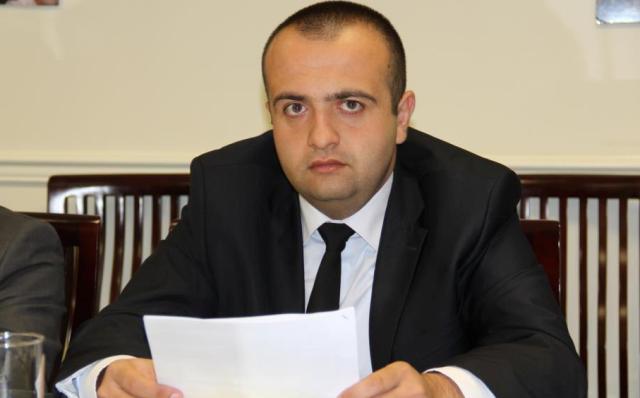 დეპუტატმა შალვა კიკნაველიძემ ”ეროვნული ფორუმის” რიგები დატოვა