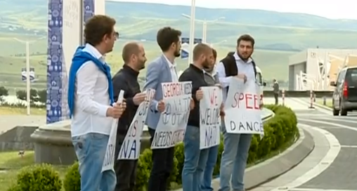 "საქართველოს სჭირდება ნატო, ნატო-ს სჭირდება საქართველო"- ნატო-ს საპალამენტო ასამბლეის წევრებს აქციით დახვდნენ