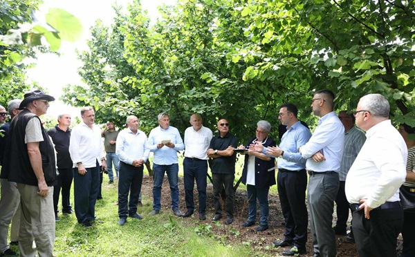 დავით სონღულაშვილი  სამეგრელოში მეთხილე ფერმერებს შეხვდა