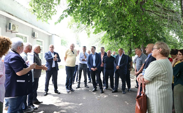 დავით სონღულაშვილი მუხურის ბაზაზე მეფუტკრე ფერმერებს შეხვდა