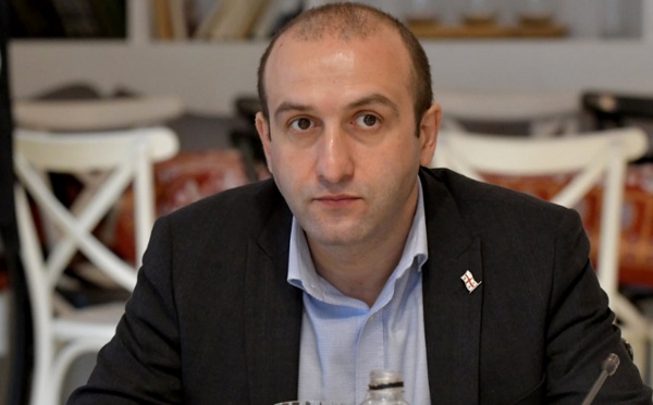 ისეთი ხალხია იქ თავმოყრილი. ეგენი, ნეტავ, „ქართულ ოცნებაში“ შევიდნენ, ერთ დღეში დაიშლება „ქართული ოცნება“ - იაგო ხვიჩია ოპოზიციის ალიანსზე